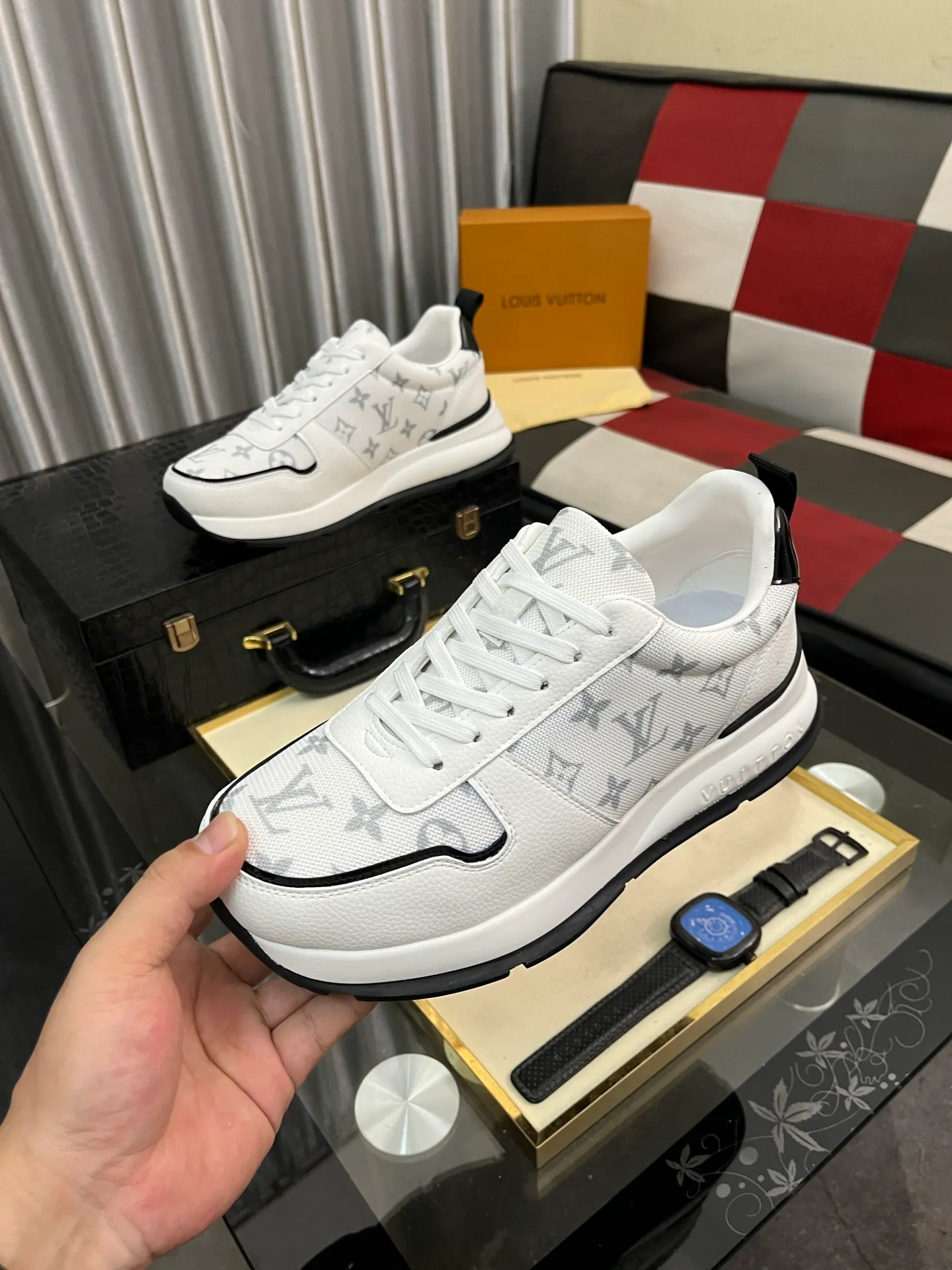 Men's men's shoes💰458⌚️⌚️ Loui* Vuitto* - Louis ** donkey's new color men's trainer sneakers, this LV Trainer sneaker is made of calfskin and breathable mesh, showing pure colors, the #54 logo on the back traces the brand's birth in 1854, the designer's handwritten brand logo embellishes one side, virgil Designed by abloh himself, it is a very commemorative sneaker. The new LV Louis Vuitton loui* vuitto* trainer sneaker low casual sports culture versatile basketball sneaker. Size: 38-444️⃣Colors available
